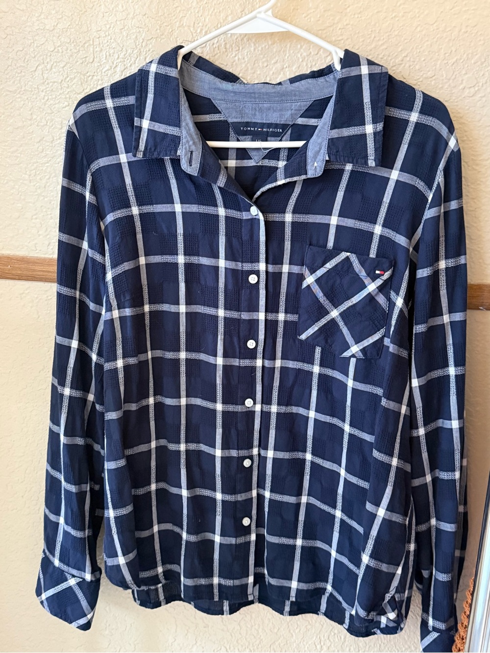 Tommy Hilfiger women’s long sleeve button up size large